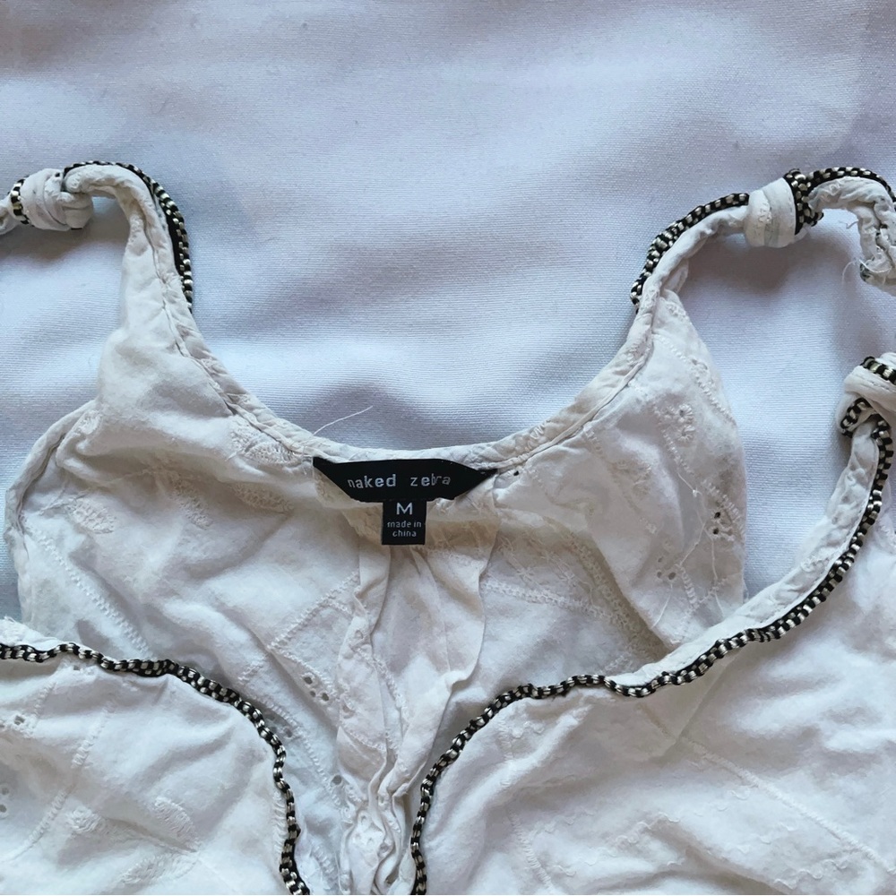 Naked Zebra White Floral Embroidered Top 🔲🦓 - Picture 4 of 8